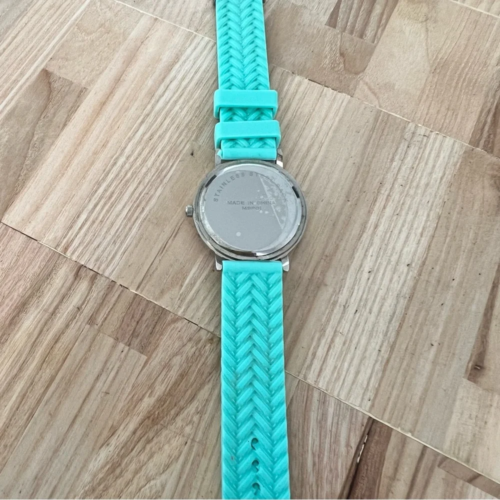 Unbranded ladies stainless steel silicone strap fashion watch NEW BATTERY